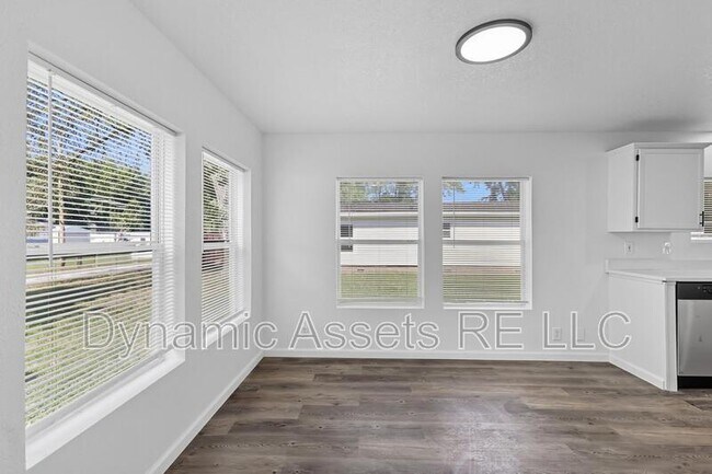 Building Photo - 405 Falletti St