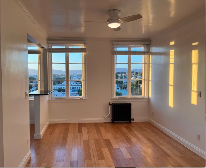 Primary Photo - 3005 Main St