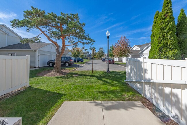 Building Photo - 110 N Waterford Dr