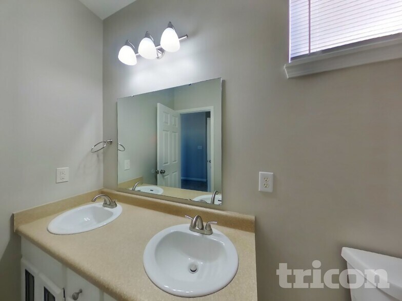 Building Photo - 5367 Shamus Dr