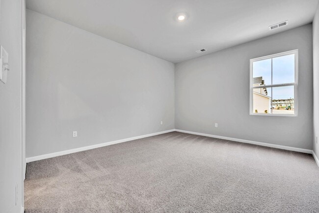 Building Photo - 138 Talladega Dr