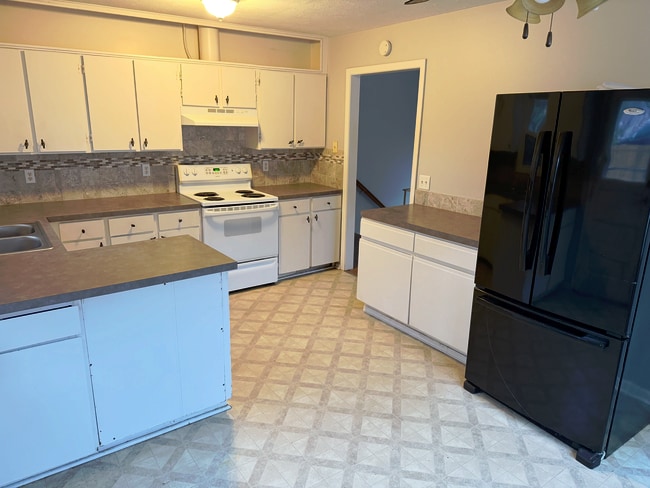 Building Photo - Valley