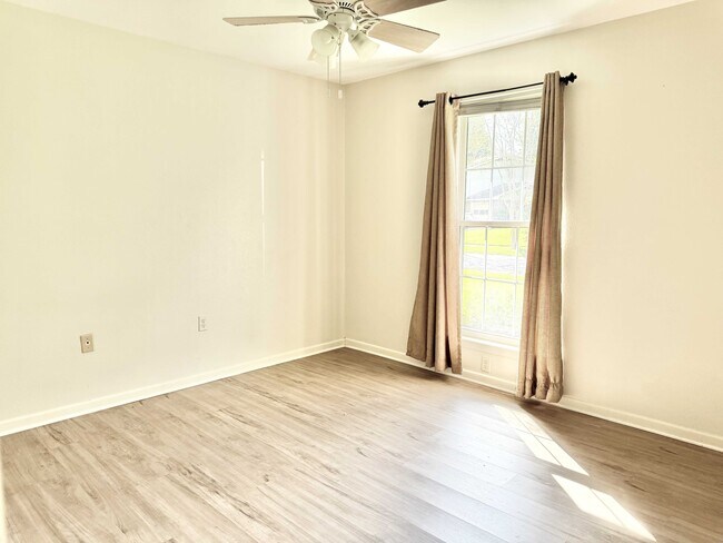 Building Photo - 555 Burgin Ave