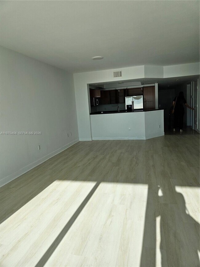 Building Photo - 15051 Royal Oaks Ln