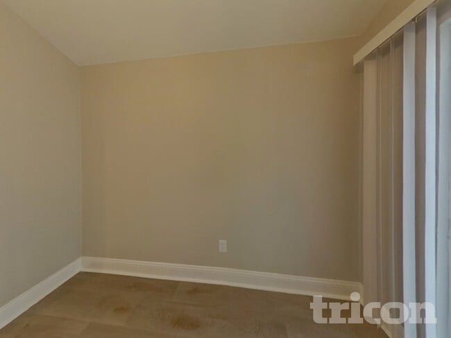 Building Photo - 523 Red Coat Ln