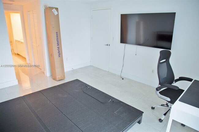 Building Photo - 951 Brickell Ave