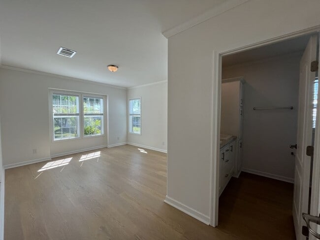 Building Photo - 250 Bimini Cay Cir