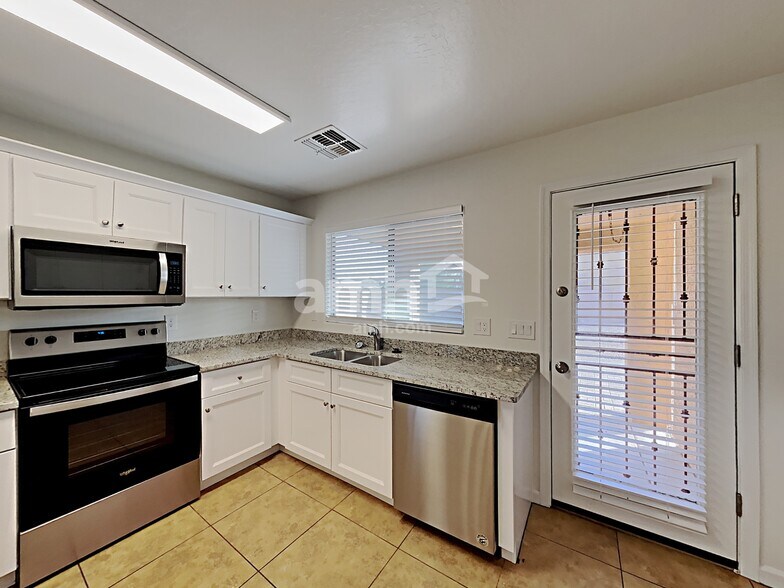 Building Photo - 25753 W Winslow Ave