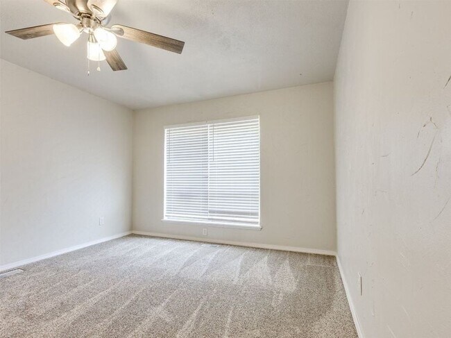Building Photo - Updated 3 Bed 2 Bath In OKC
