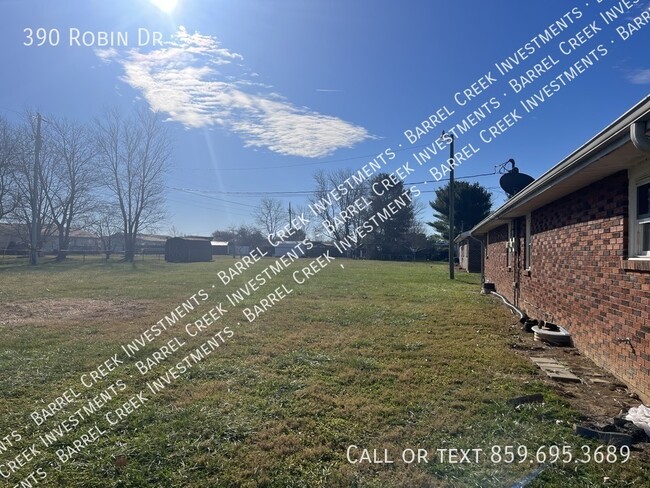 Building Photo - 2-Bedroom 1-Bath Brick Duplex with Spaciou...