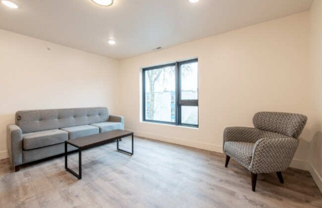 Building Photo - 911 S Main-301BED2