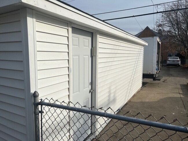 Building Photo - 4052 N 85th St