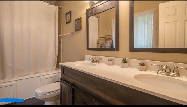 Building Photo - 9951 Kahana St