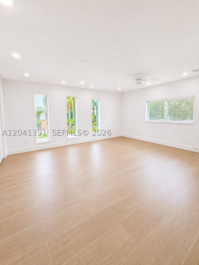 Building Photo - 13005 Zambrana St