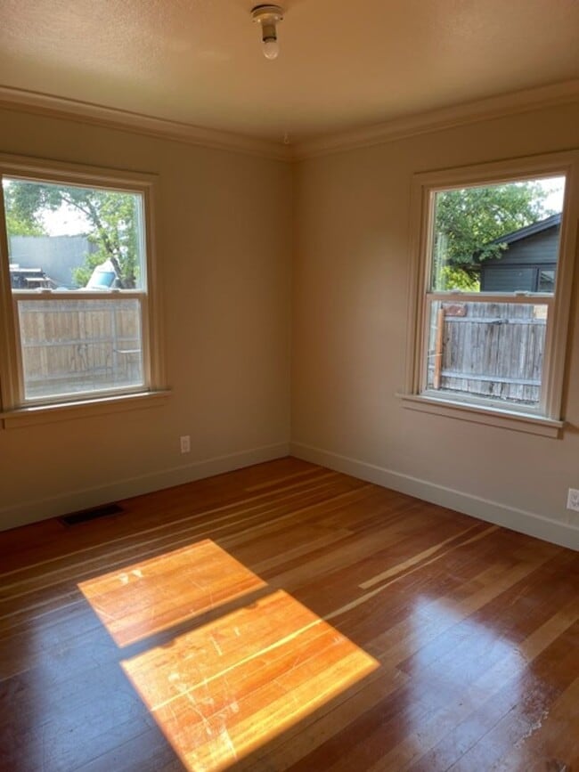 Building Photo - Westside gem! Located next to The Lot!