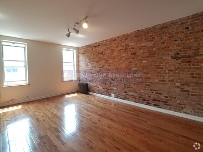 Building Photo - 707 W 171st St