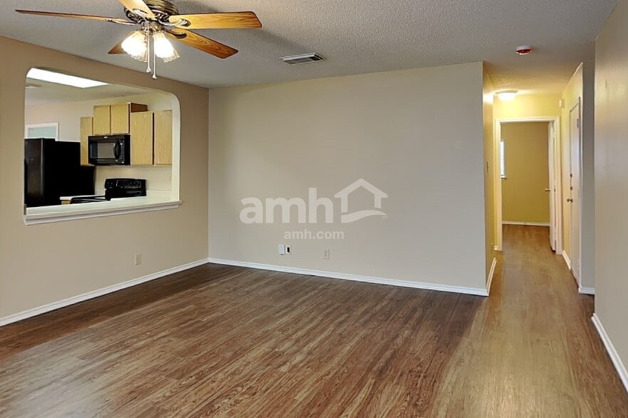 Building Photo - 7206 Knights Haven