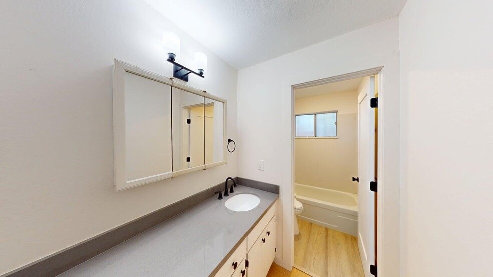 Building Photo - 1529 St Charles St