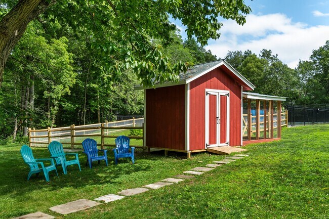 Building Photo - 372 Tucker Hill Rd