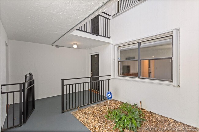 Building Photo - 16051 Blatt Blvd