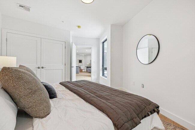 Building Photo - 256 Dorchester St
