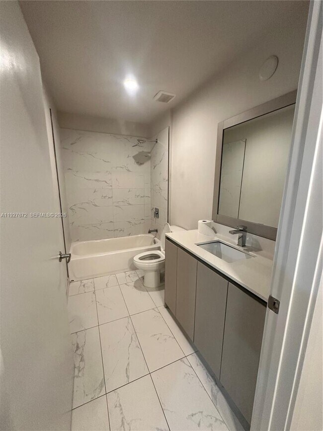 Building Photo - 2555 NE 193rd St