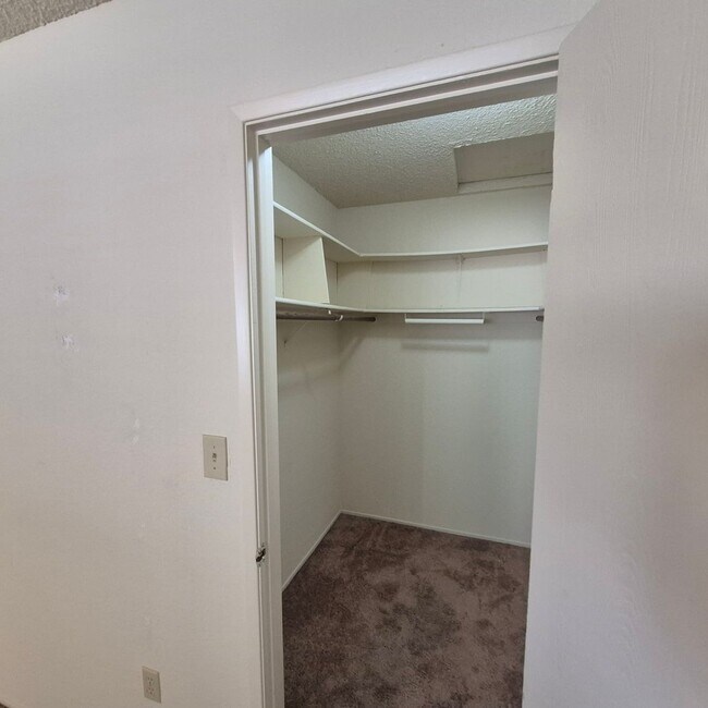 Building Photo - 3332 Jayanne Way