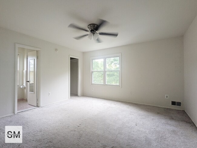 Building Photo - 5035 Berwyn Rd