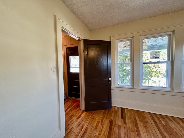 Door to front hall - 109 Hawthorne Ave