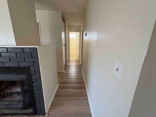 Building Photo - Tonekai