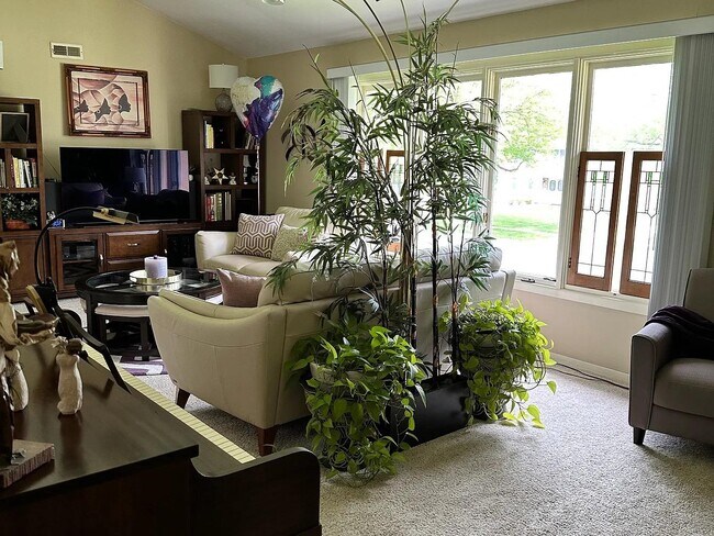 Building Photo - 208 Denrose Dr