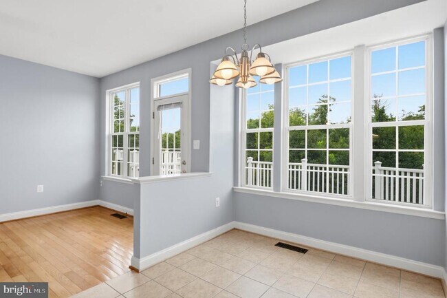 Building Photo - 899 Stonefield Square NE