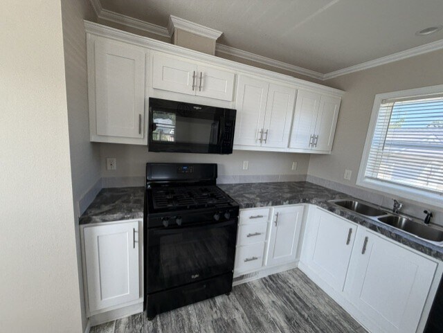 Building Photo - 318 Parkland Ct