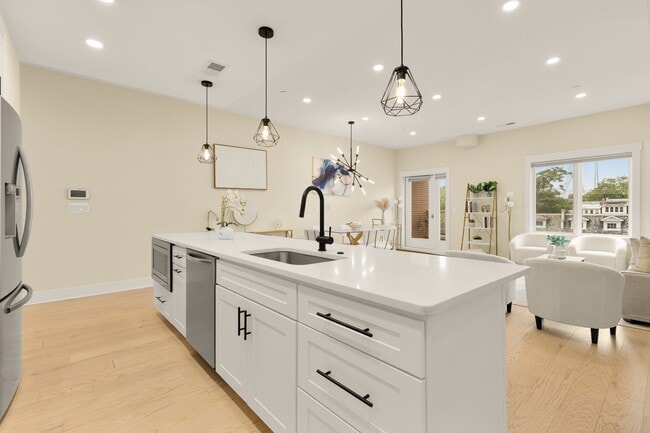 Building Photo - 822 Kennedy St NW