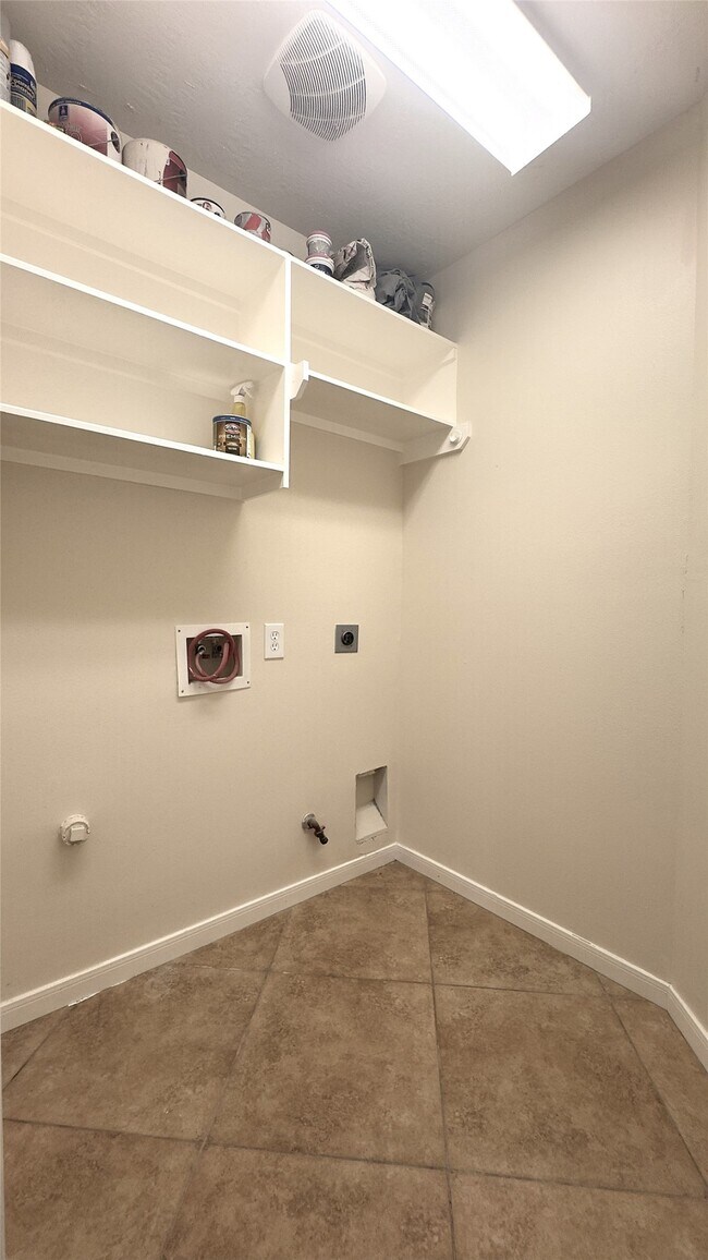 Building Photo - 24926 Ranch Lake Ct