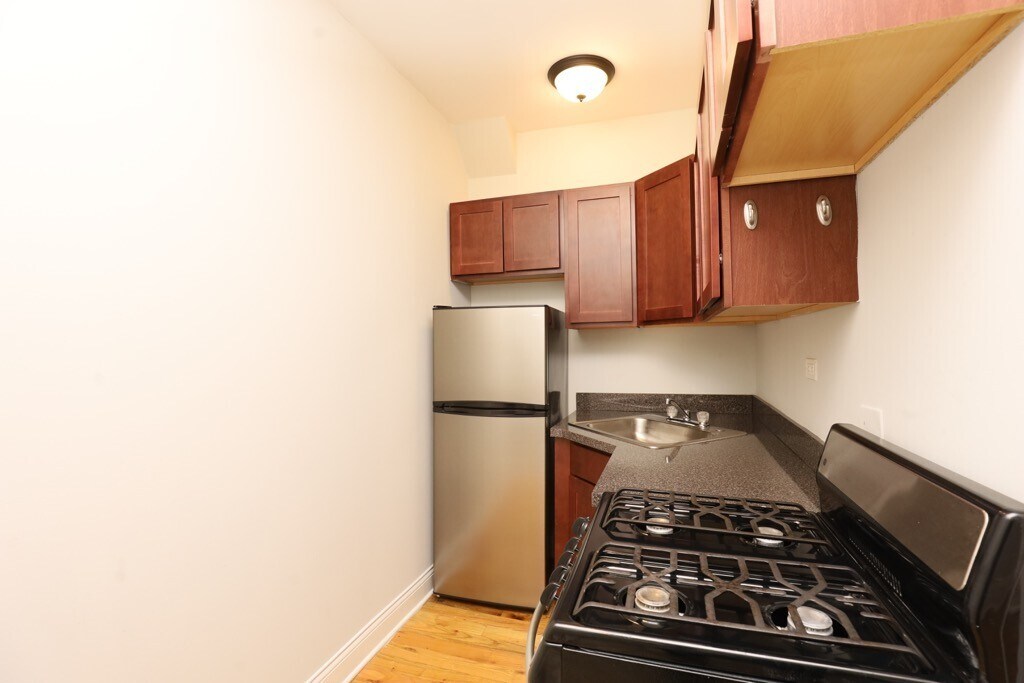 Building Photo - 457 W Melrose