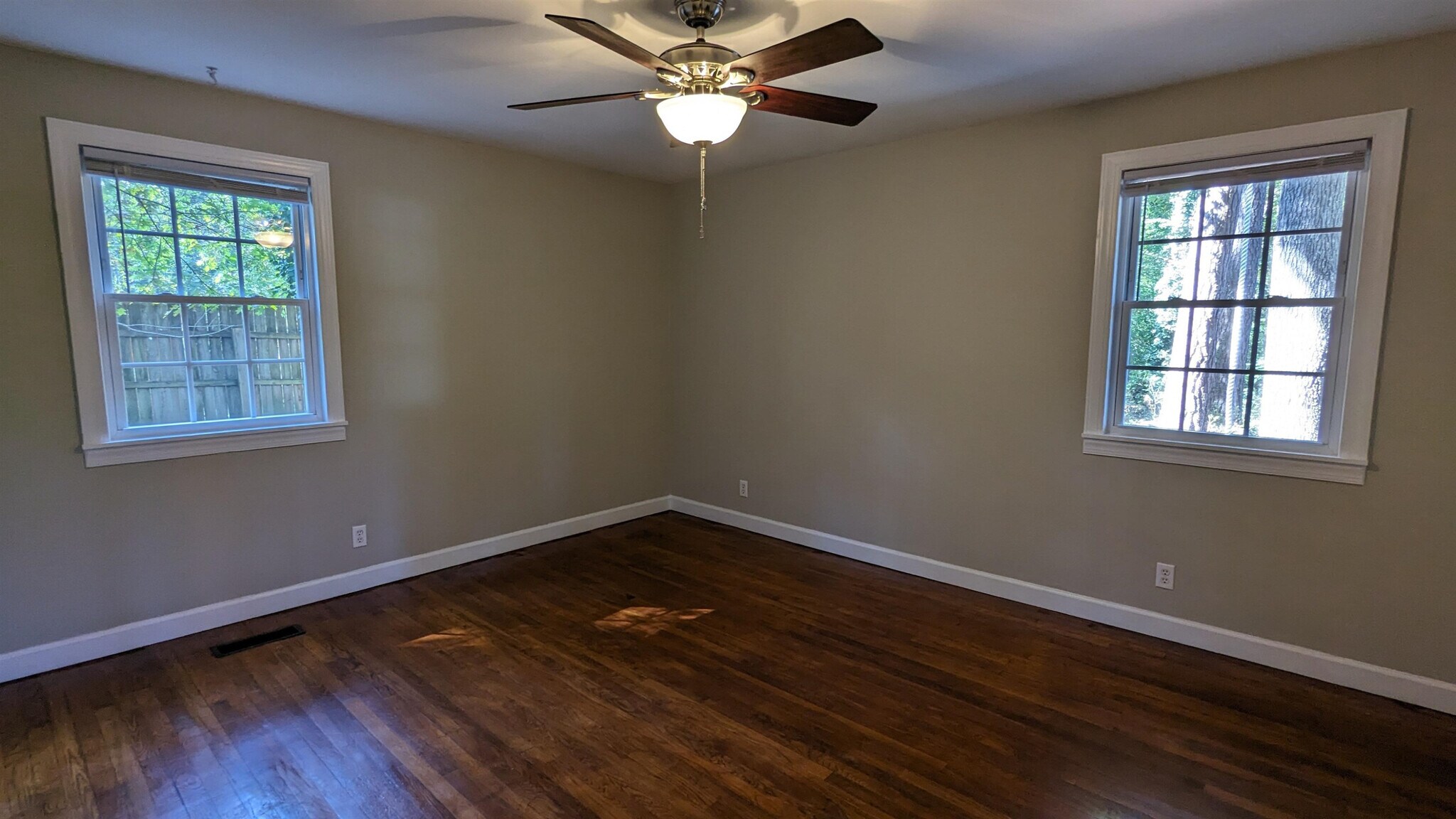 Building Photo - 204 Celeste Cir