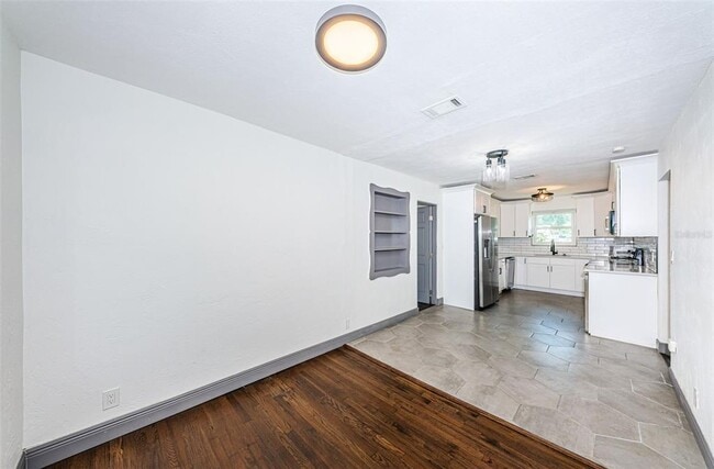 Building Photo - 618 40th Ave N