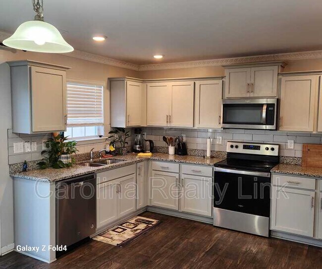 Building Photo - 714 Xander Dr