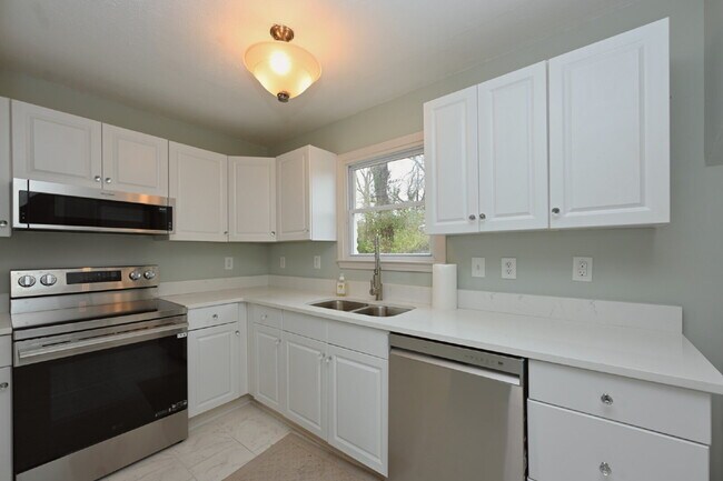 Building Photo - Renovated East Nashville Home | 3BR + Washer/Dryer + Off-Street Parking