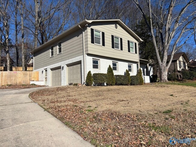 Building Photo - 1305 Hiwan Trail SE