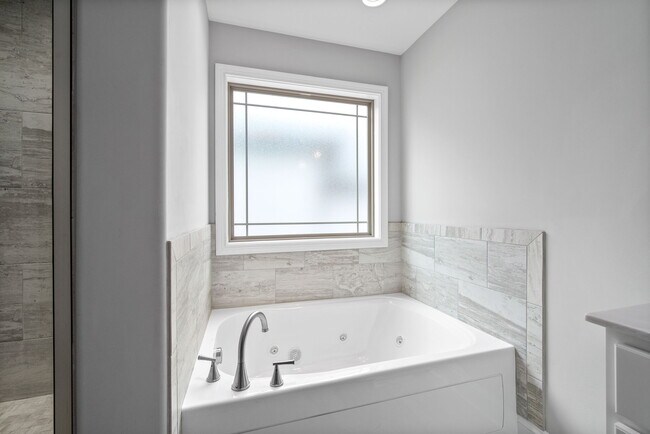 Building Photo - 3482 Southwood Dr