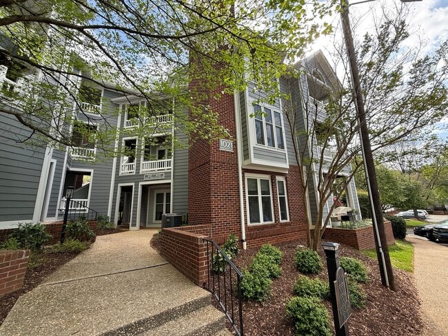 Building Photo - Newly Remodeled 2BD, 1.5BA Raleigh Condo in Prime Location with HOA Amenities
