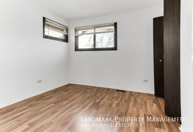 Building Photo - 18819 Oakwood Ct