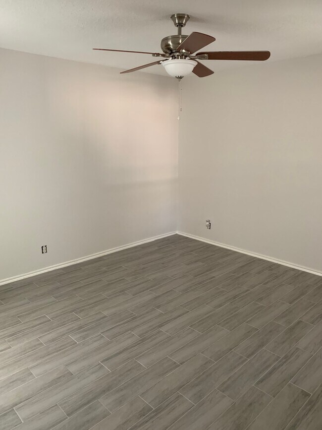 Building Photo - Beautifully remodeled 3/2