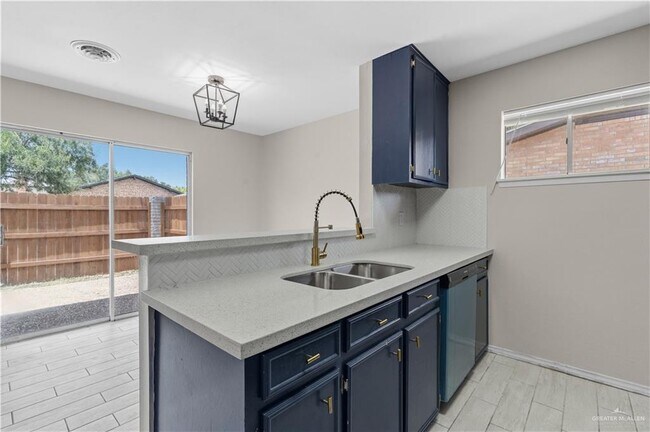 Building Photo - 12 Wisteria Ave
