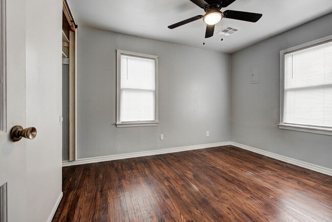 Building Photo - 1110 W Apache St