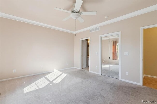 Building Photo - 48551 Oak Bridge Dr