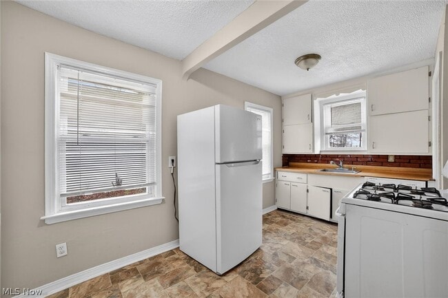 Building Photo - 1568 Parker Dr