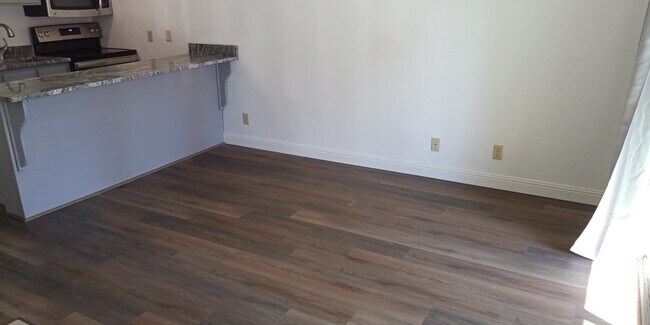 Building Photo - 751 Tahoe Blvd